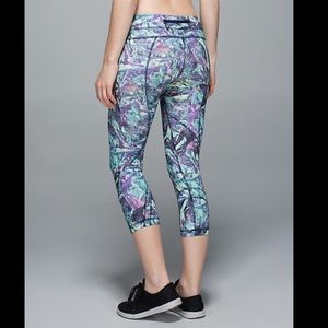 Lululemon Run: Inspire Crop II